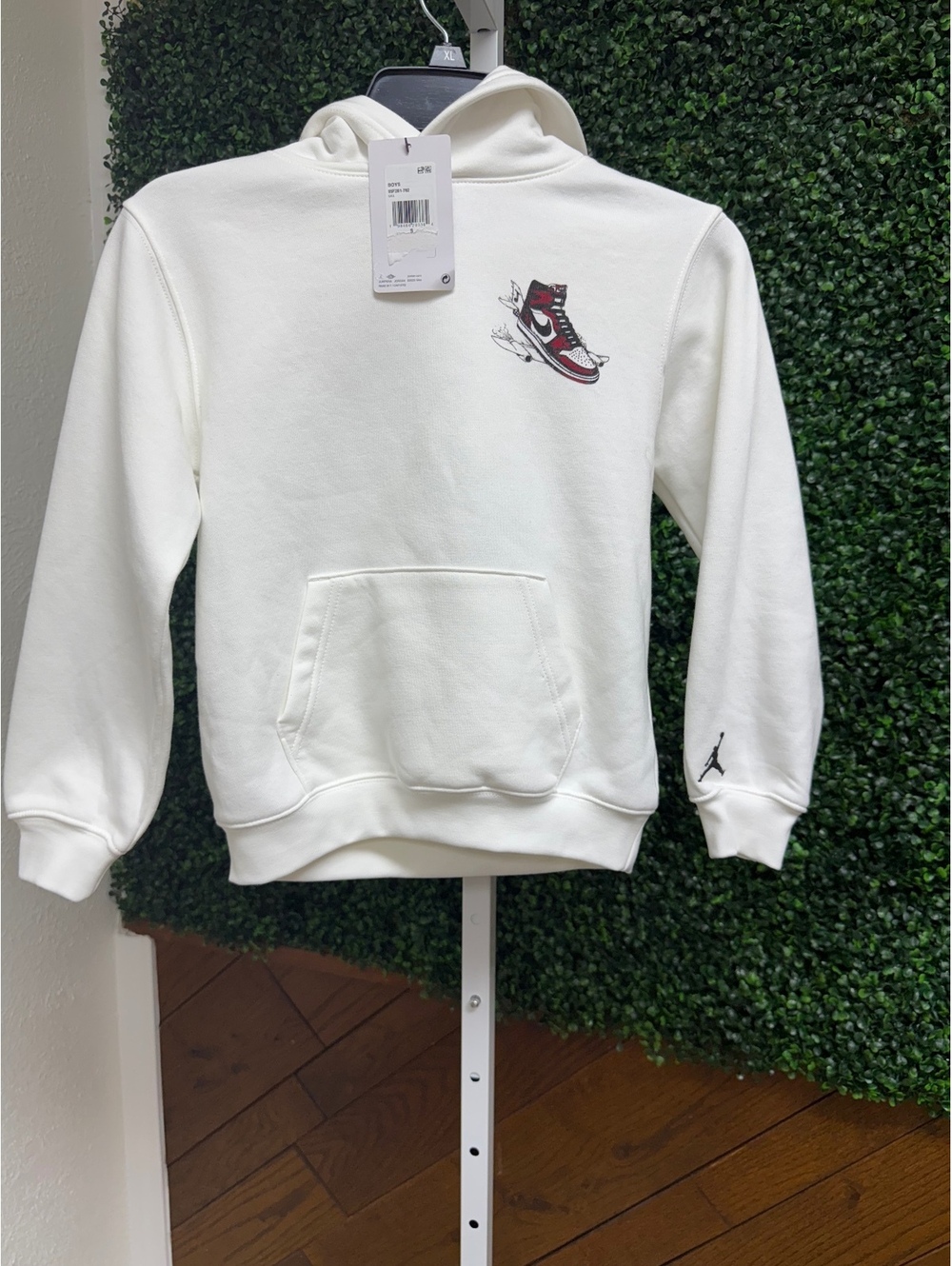 NWT boys Jordan hoodie 8/10 years